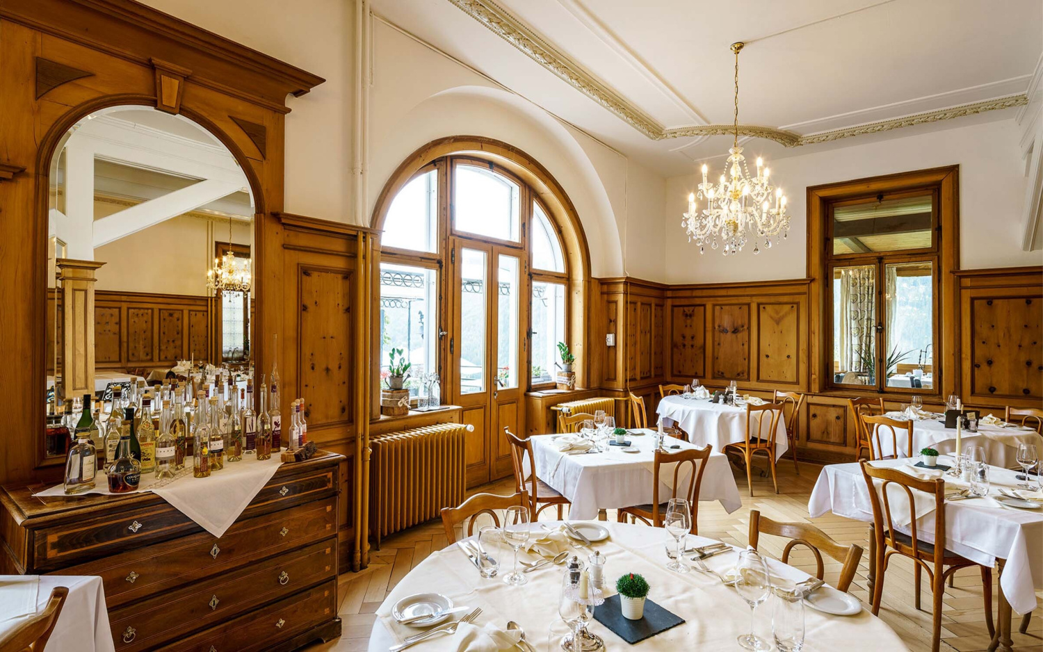Gaststube saal swiss historic hotels 02