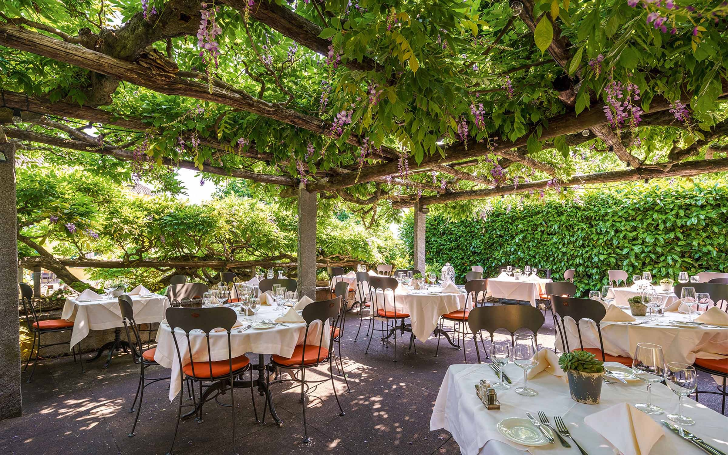 Aussen swiss historic hotels 10