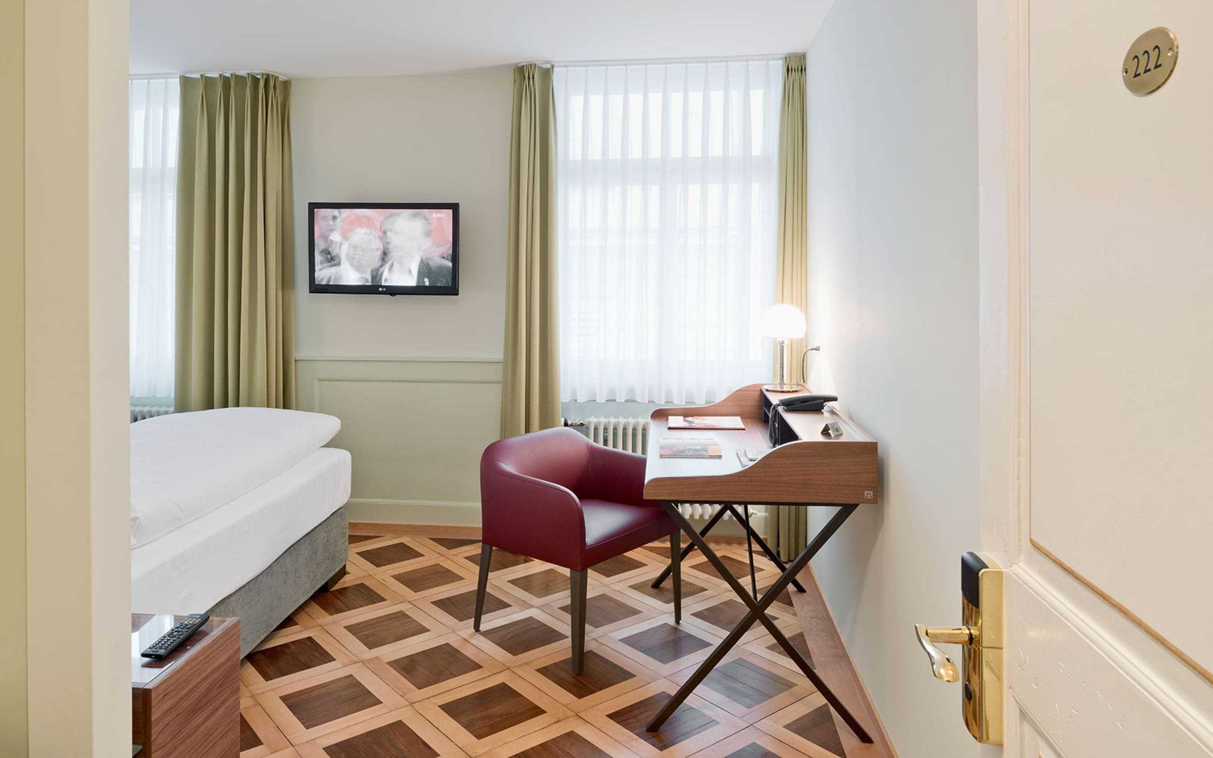 BLUME Baden Hotel Restaurant Zimmer 06