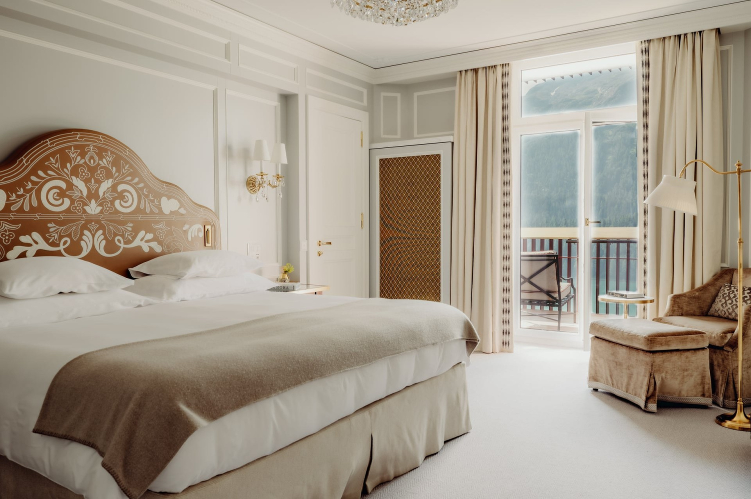 Swisshistorichotels badrutts palace stmoritz zimmer23