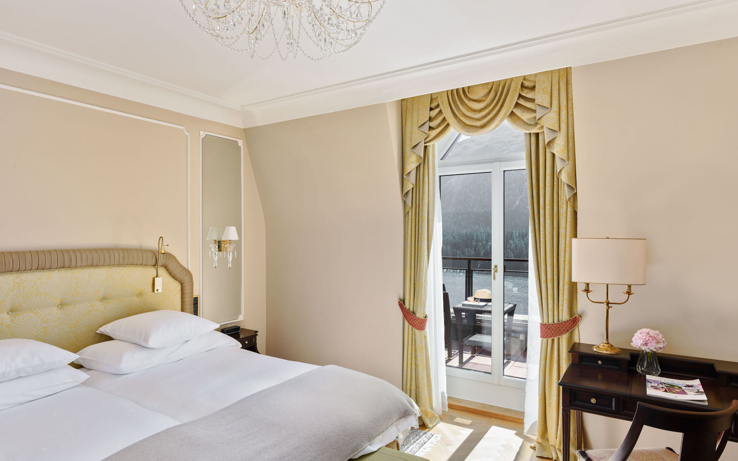 Zimmer badrutts palace st moritz swiss historic hotels 02