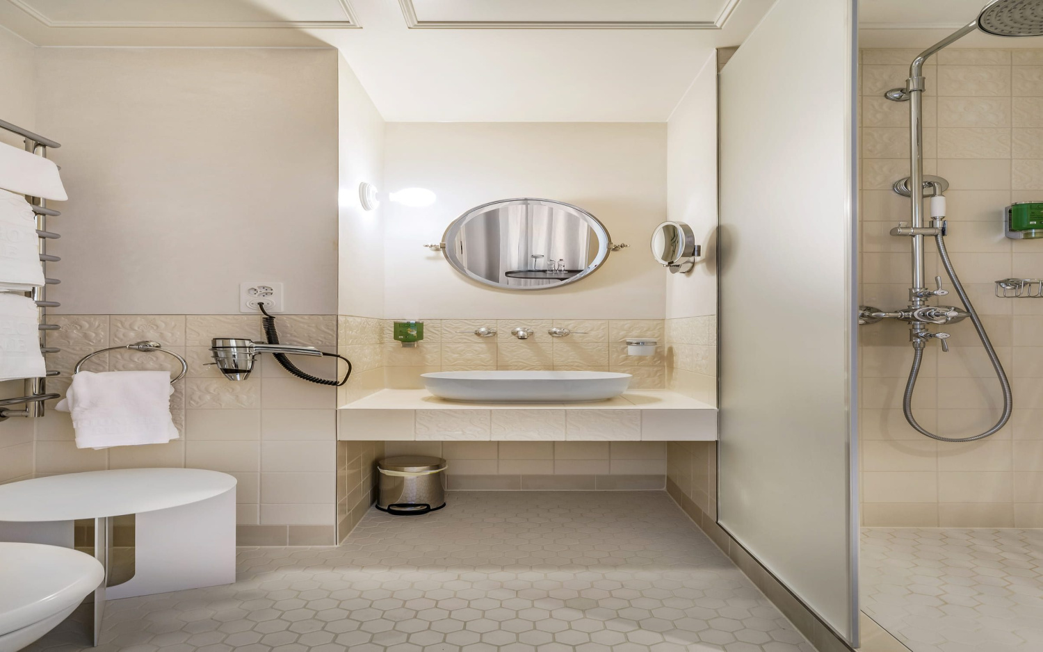 BLUME Baden Hotel Restaurant Zimmer 13