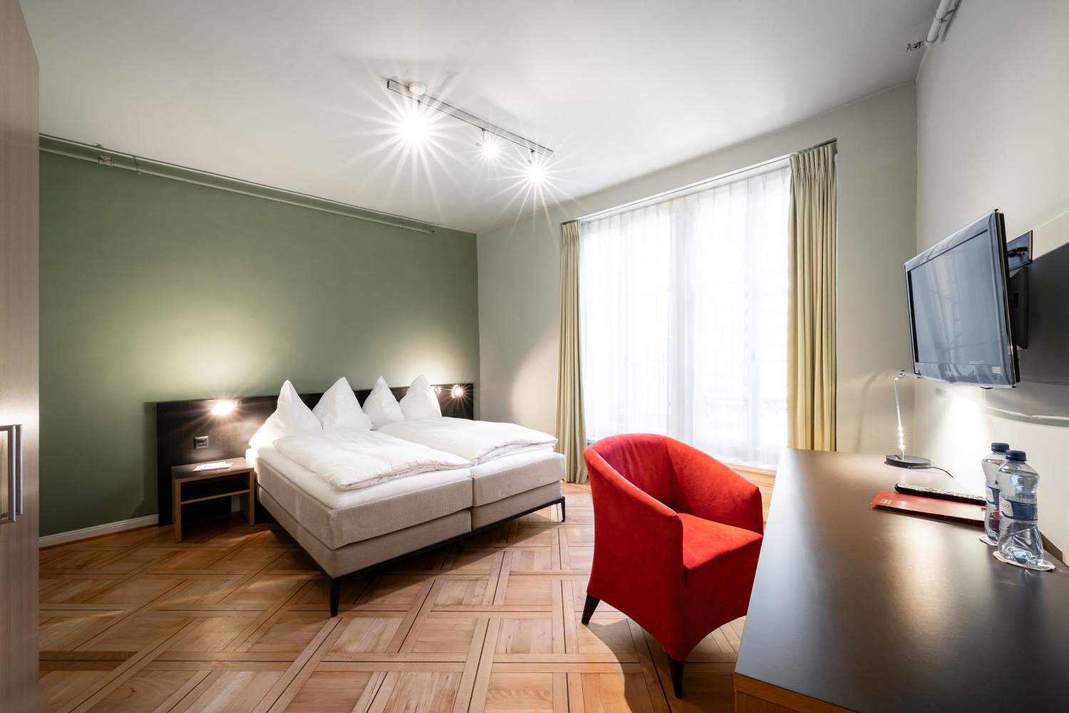 Swisshistorichotels blume baden zimmer50