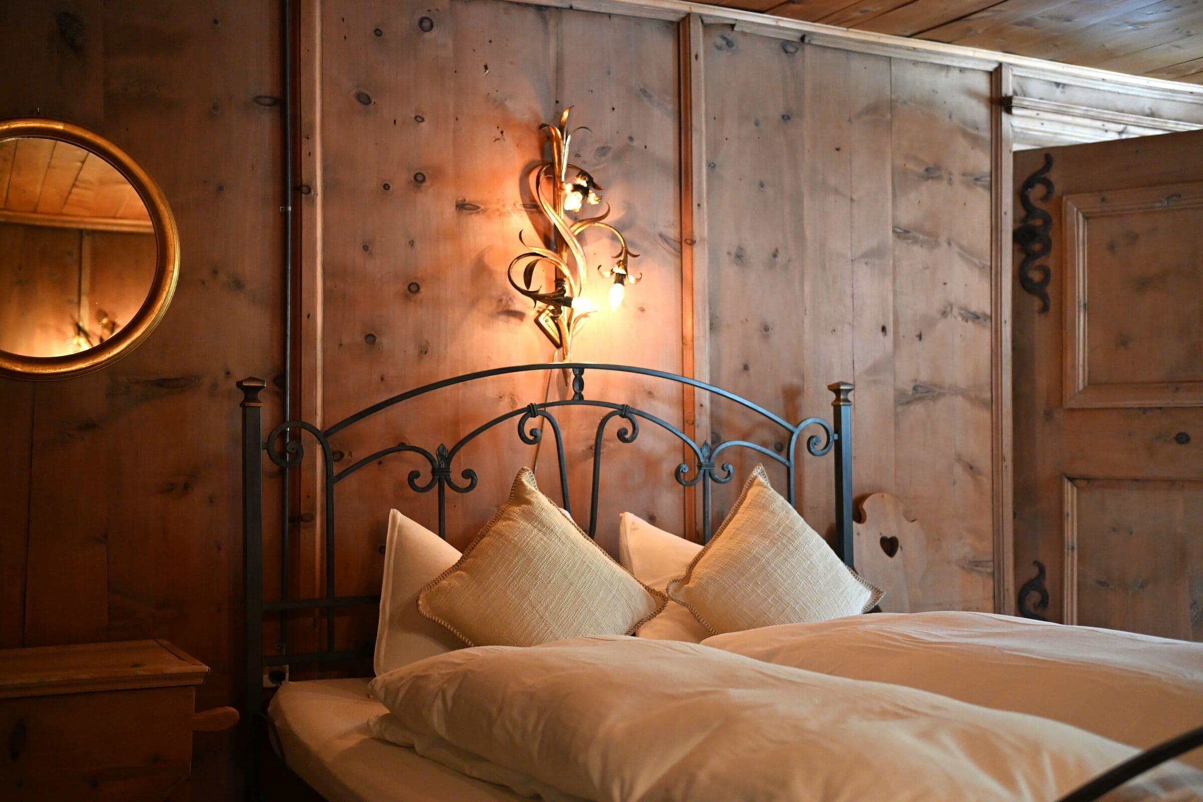 Swisshistorichotels chasa de capol zimmer25