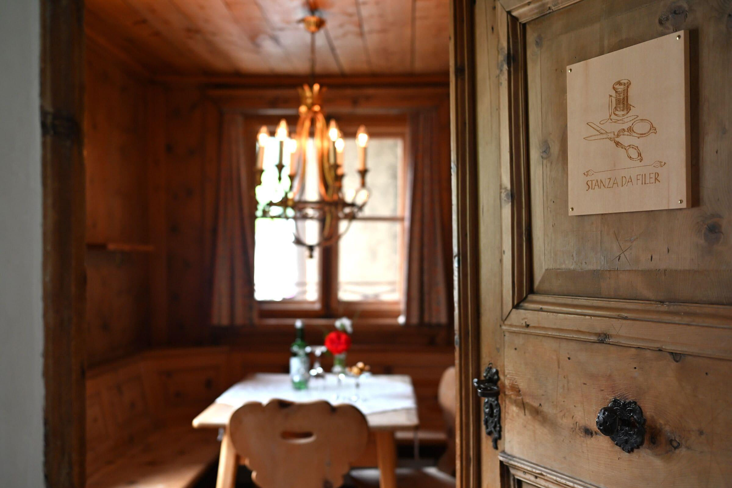 Swisshistorichotels chasa de capol zimmer26