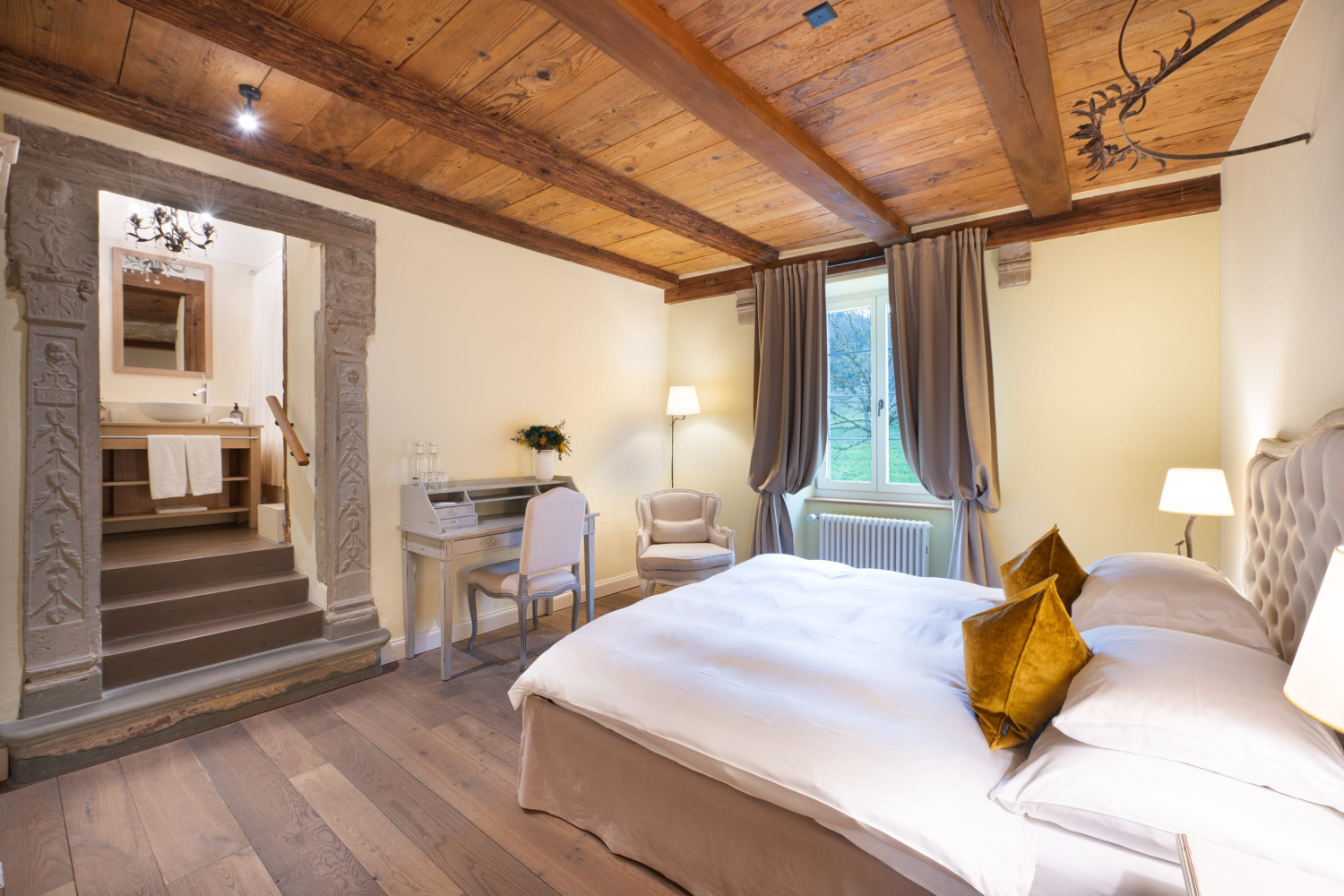 Swisshistorichotels chateau salavaux zimmer33