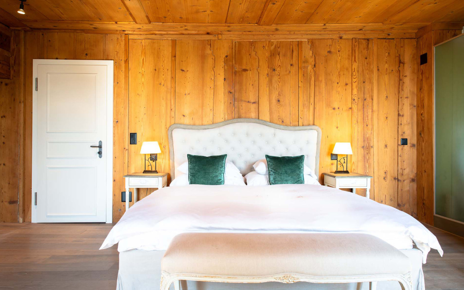 Zimmer chateau salavaux swiss historic hotels 01