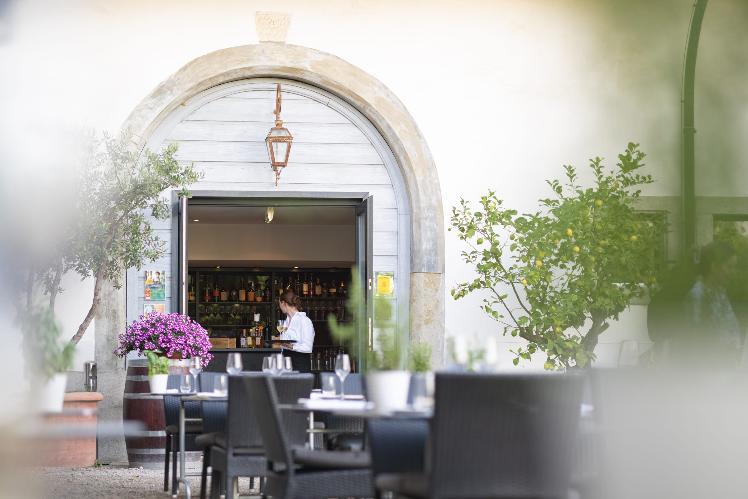 Swisshistorichotels chateau salavaux portrait40