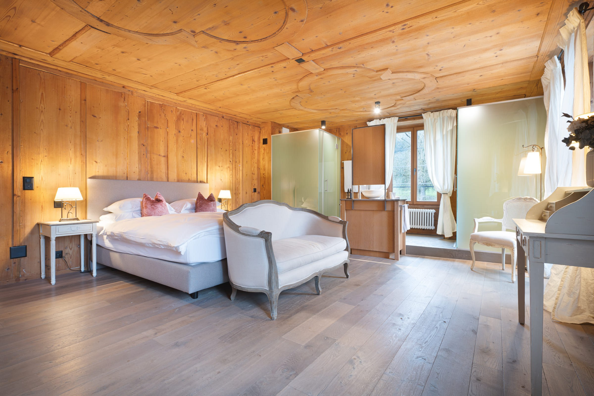 Swisshistorichotels chateau salavaux zimmer30