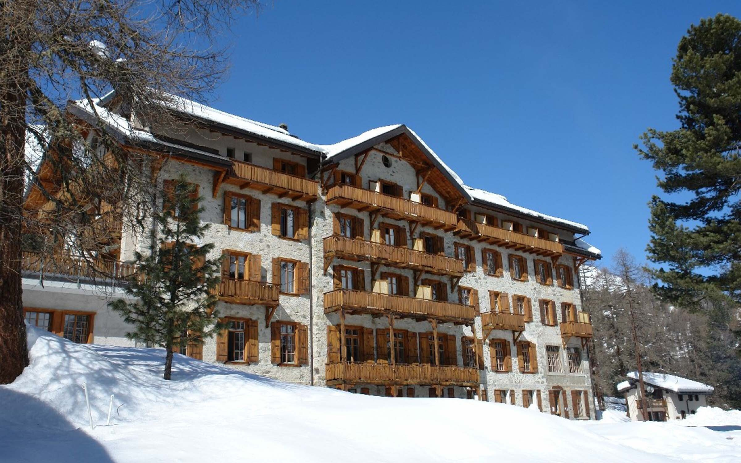 Portrait grand hotel et kurhaus arolla swiss historic hotels 03