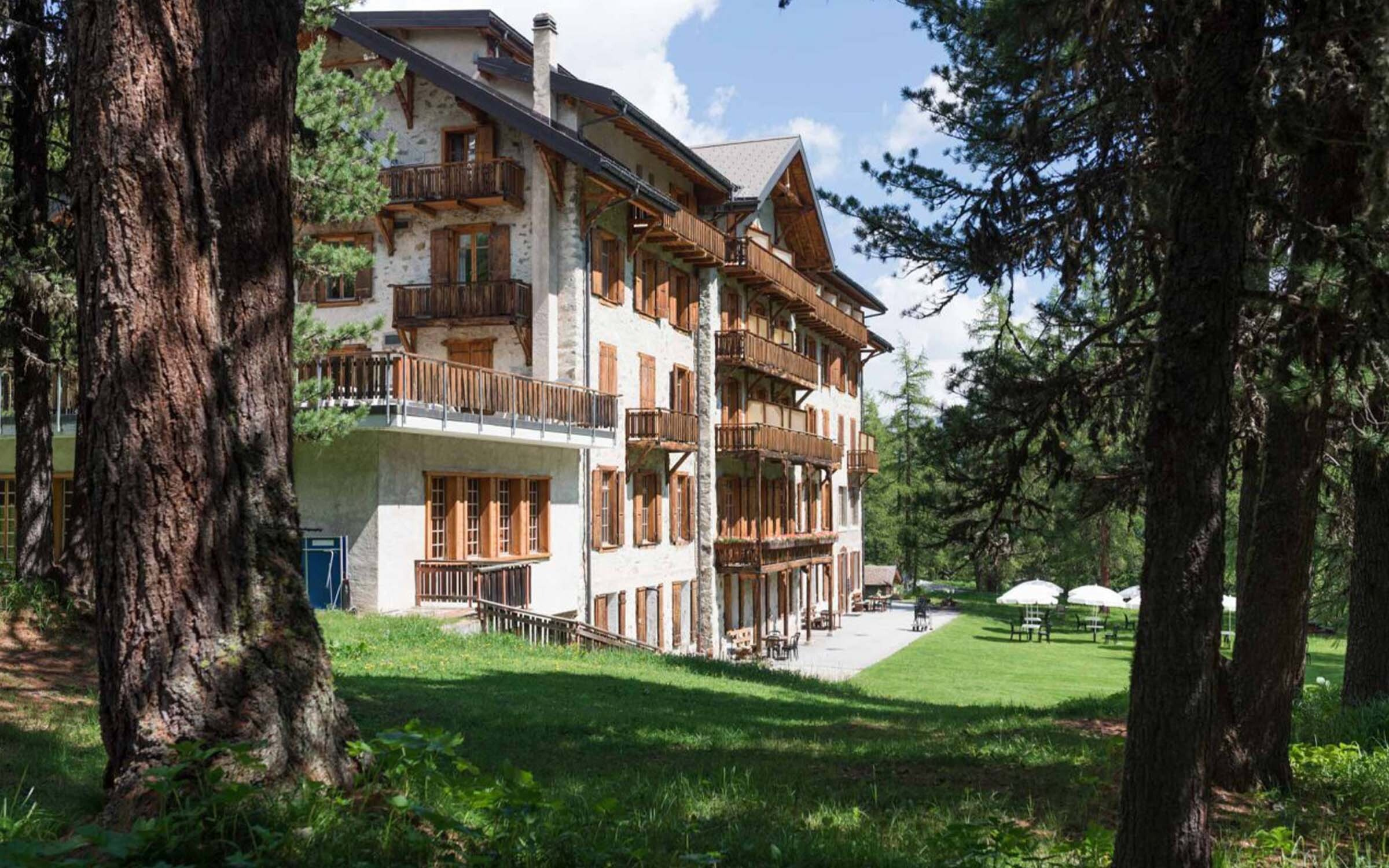 Portrait grand hotel et kurhaus arolla swiss historic hotels 07