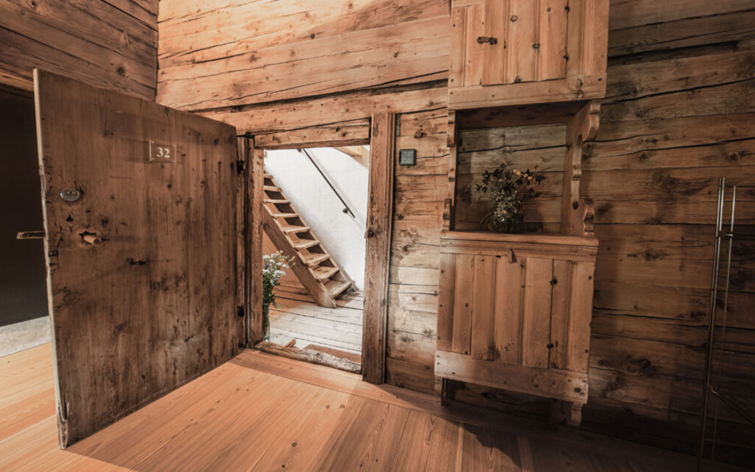 Portrait alte herberge weiss kreuz spuelgen swiss historic hotels 04