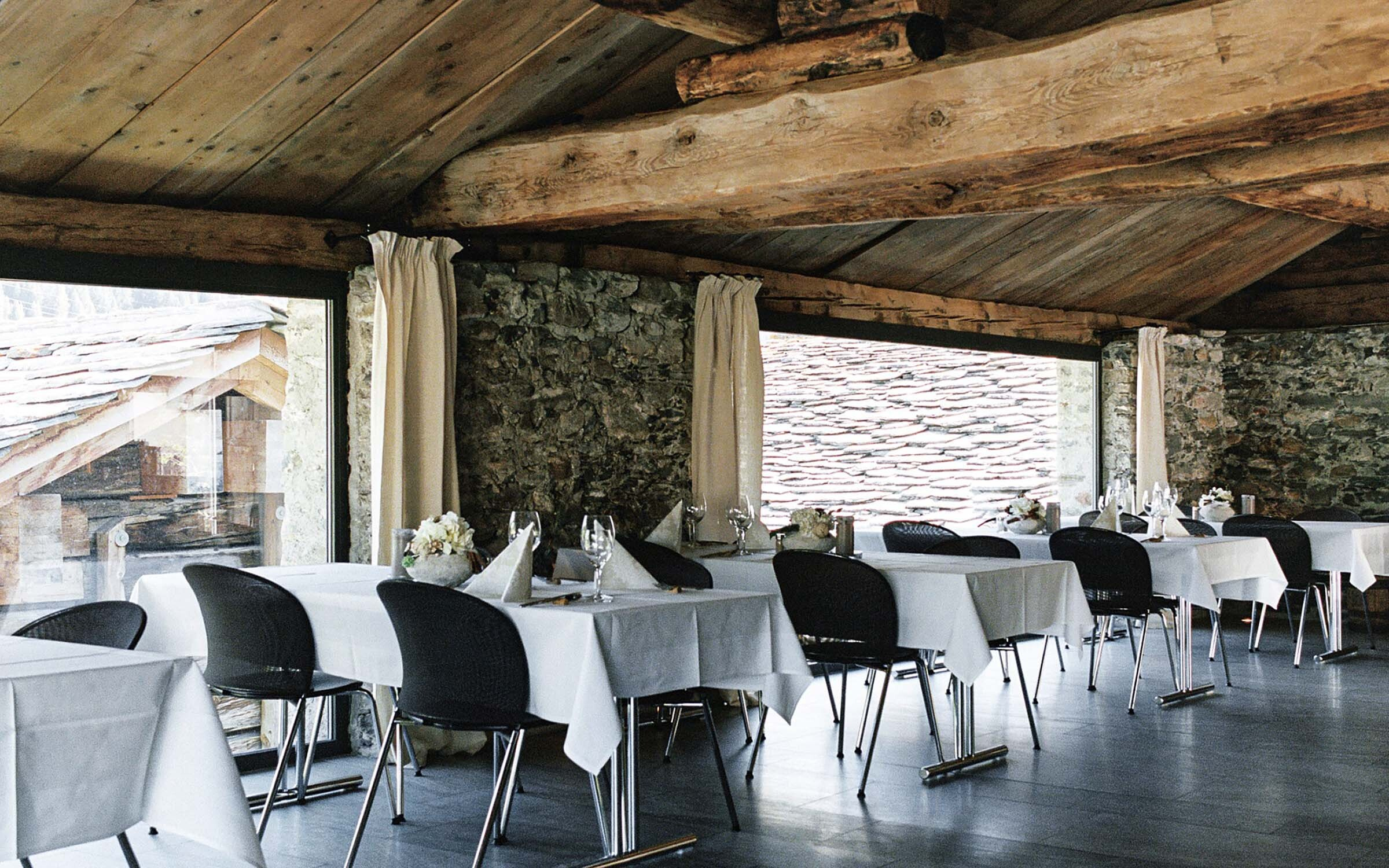 Portrait alte herberge weiss kreuz spuelgen swiss historic hotels 08