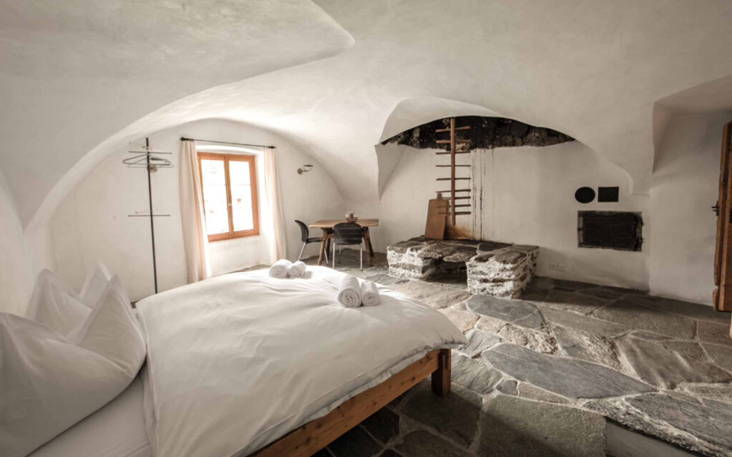 Portrait alte herberge weiss kreuz spuelgen swiss historic hotels 10