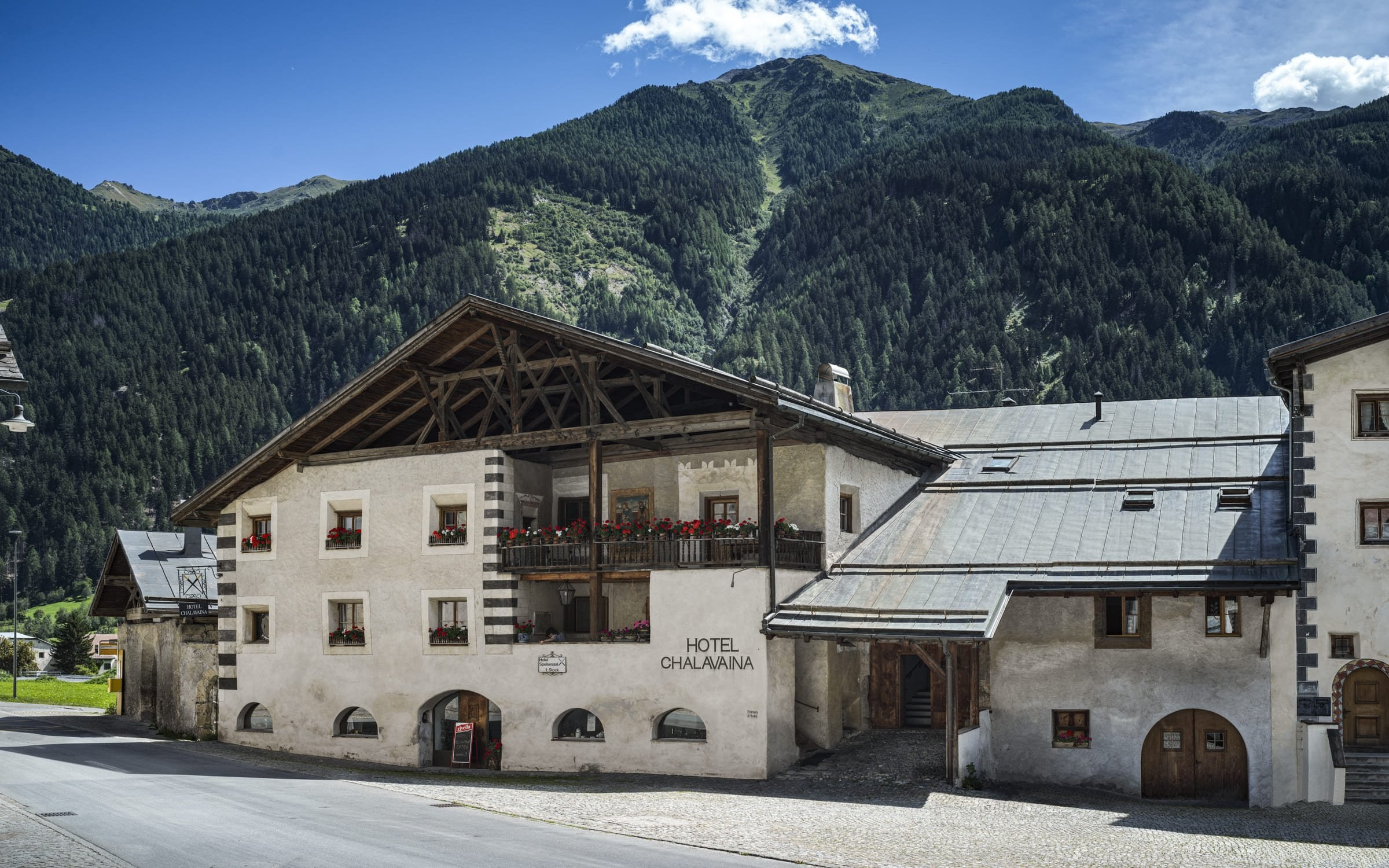 Portrait Hotel Chalavaina Swiss Historic Hotels 01