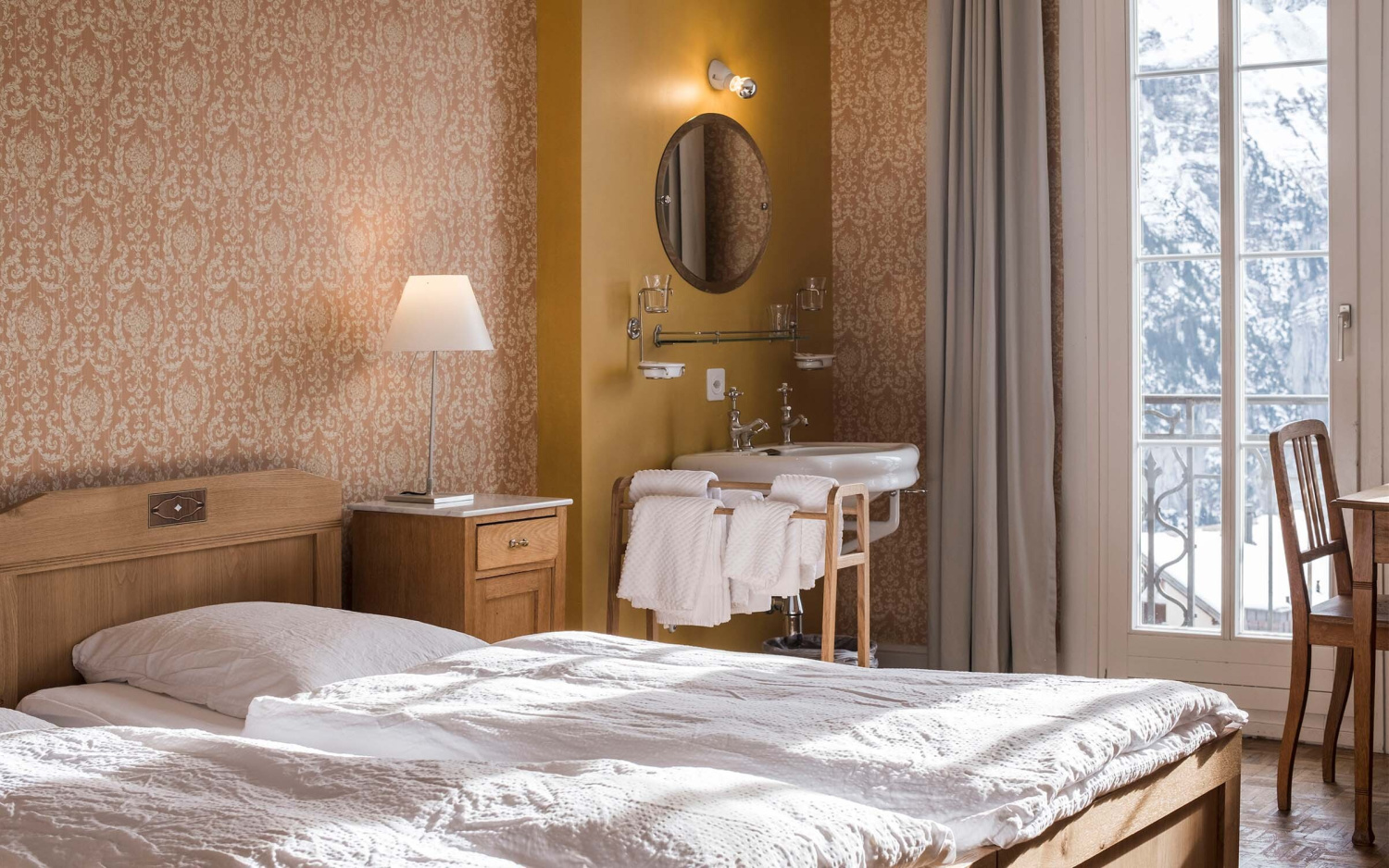 Zimmer muerren regina swiss historic hotels 01