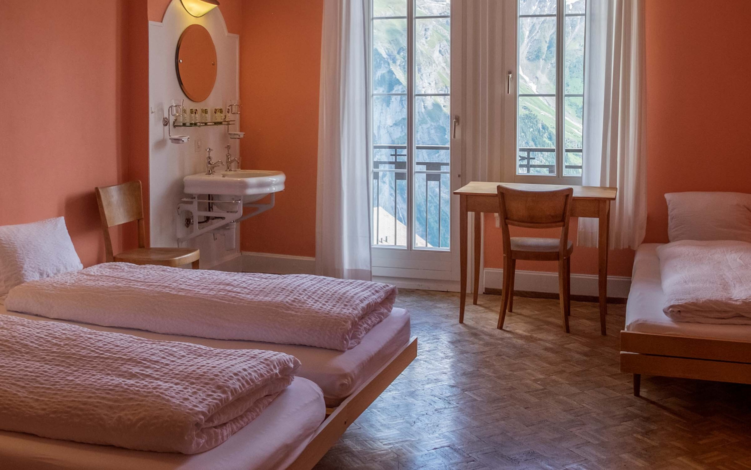 Zimmer muerren regina swiss historic hotels 04