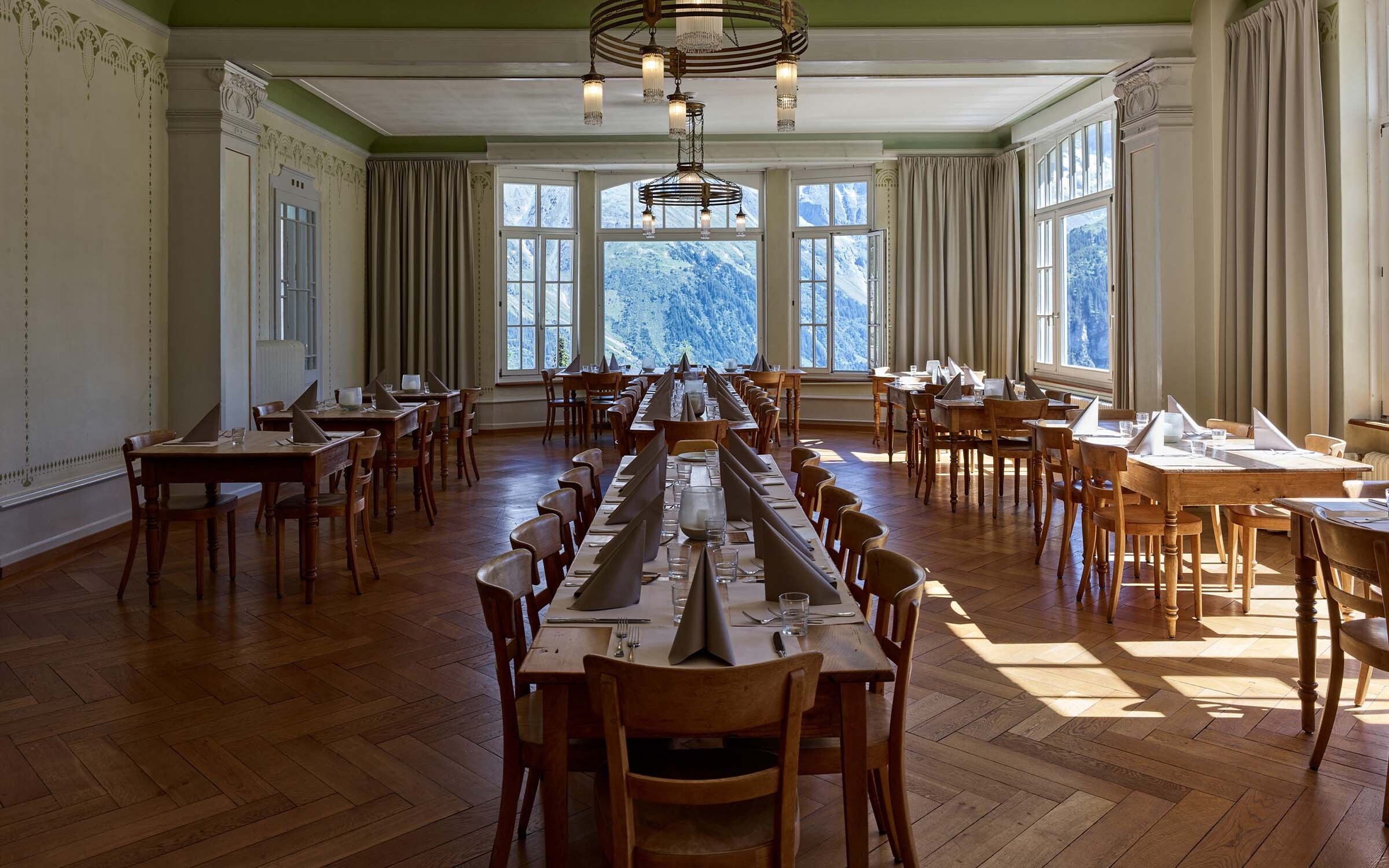 Portrait hotel muerren regina swiss historic hotels 05