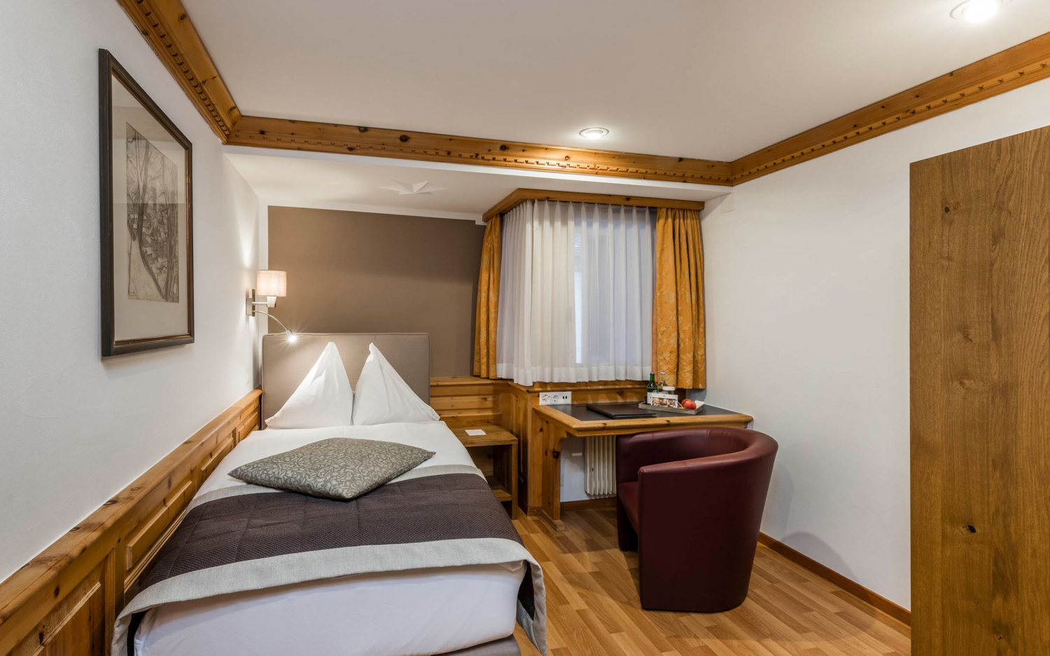 Zimmer hotel stern chur swiss historic hotels 01