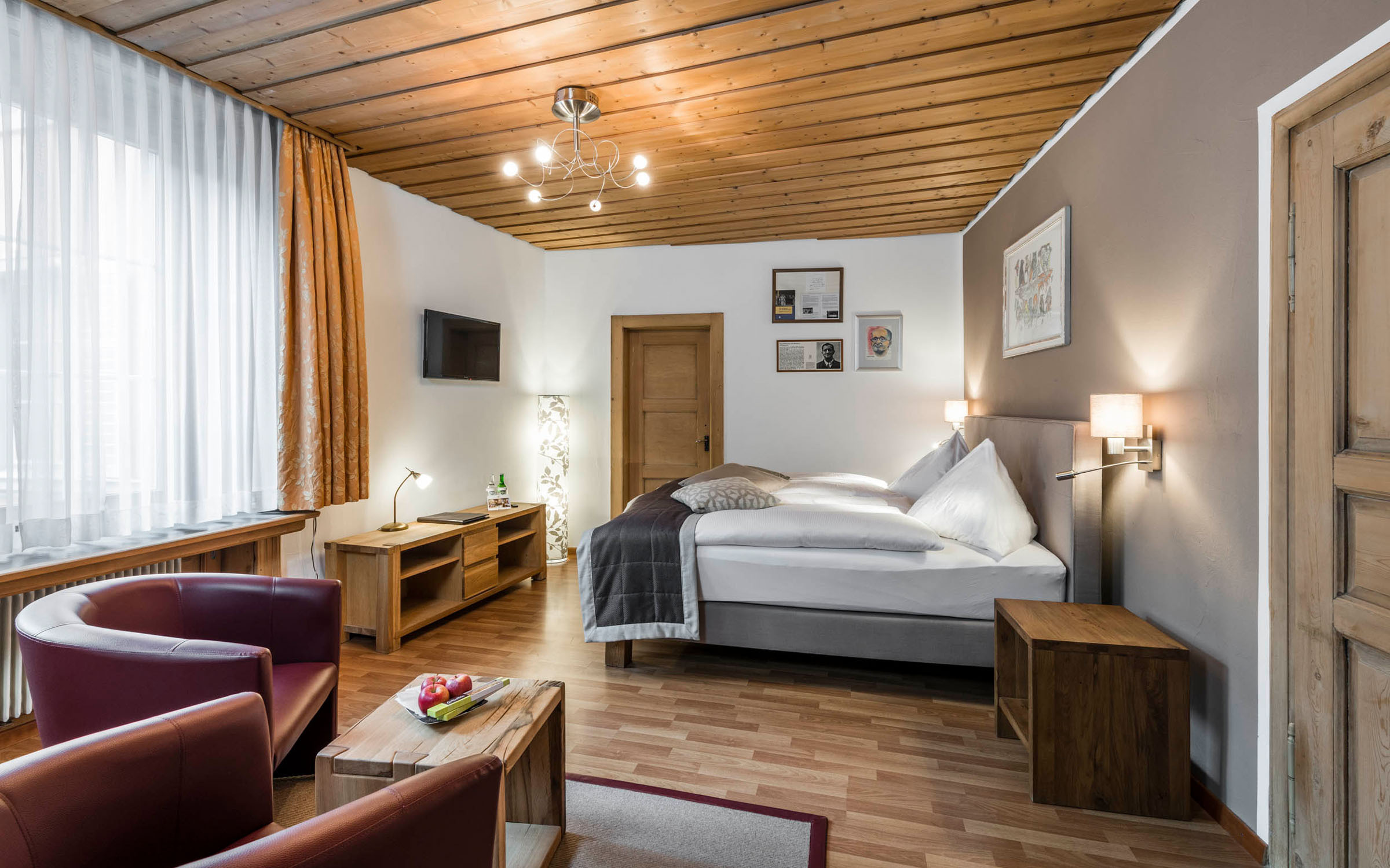 Portrait hotel stern chur swiss historic hotels 04