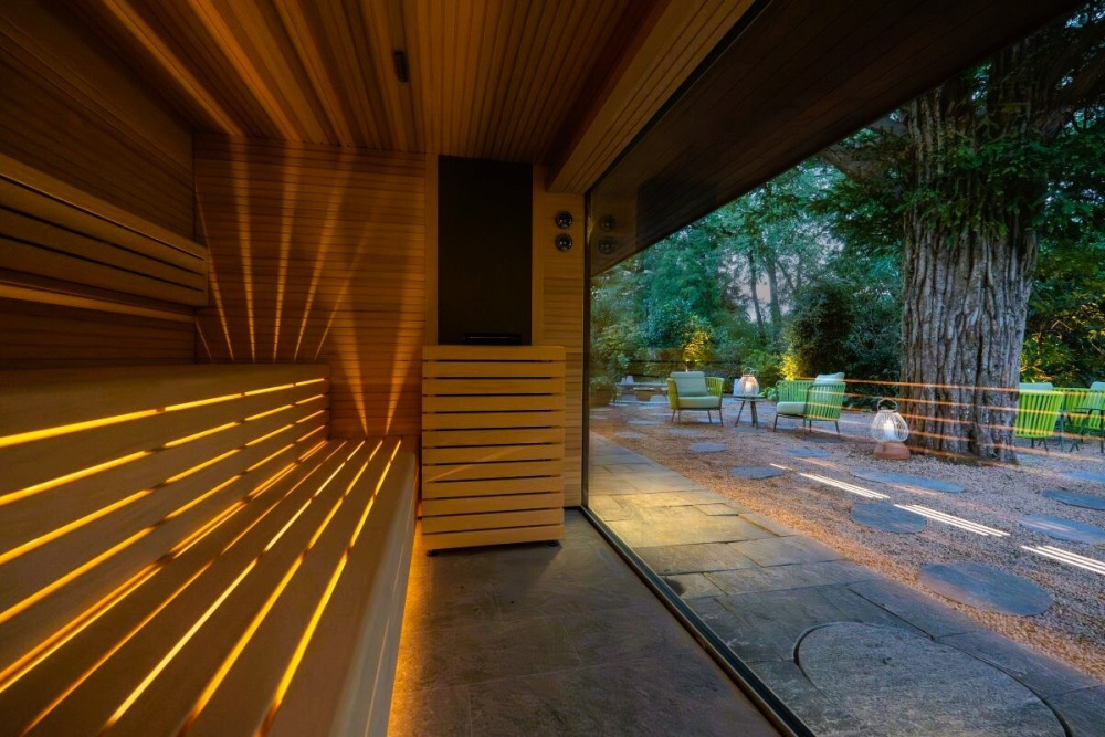 Sauna mit Blicknach aussen quer Wellness Hotel Villa Carona Lugano jpg