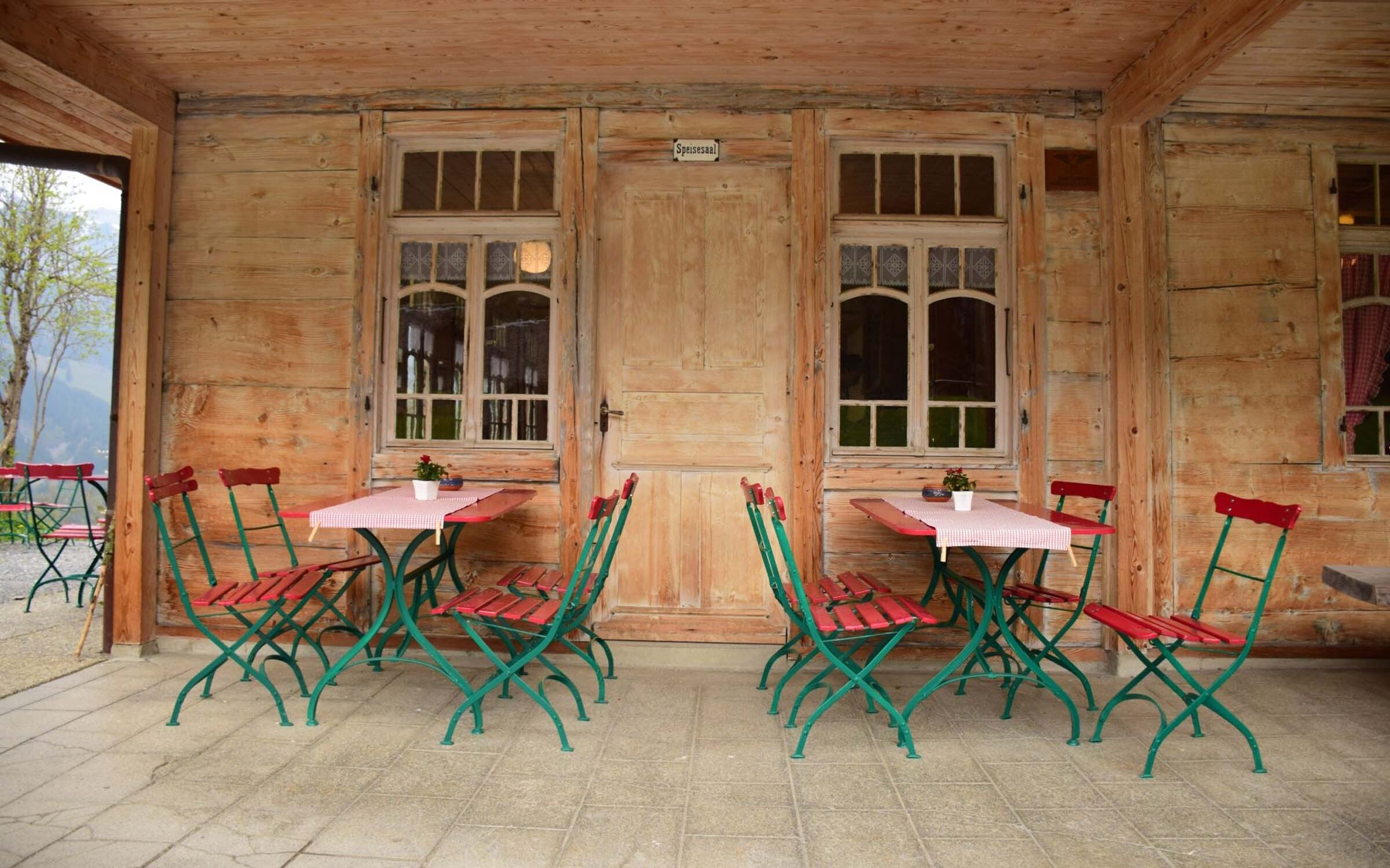 Portrait hotel pension waldrand pochtenalp kiental swiss historic hotels 03