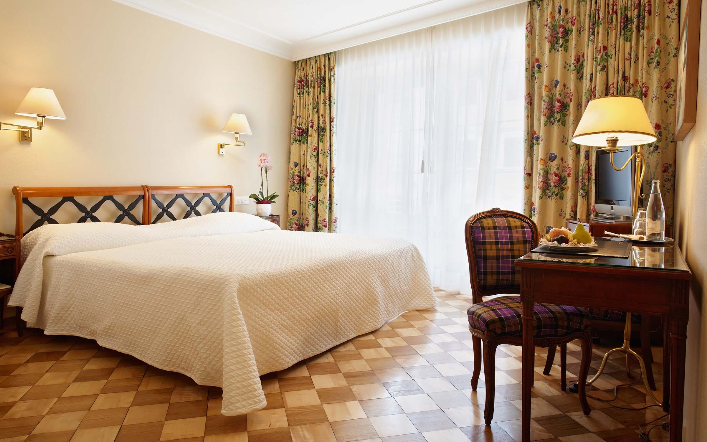 Zimmer hotel wilden mann luzern swiss historic hotels 01