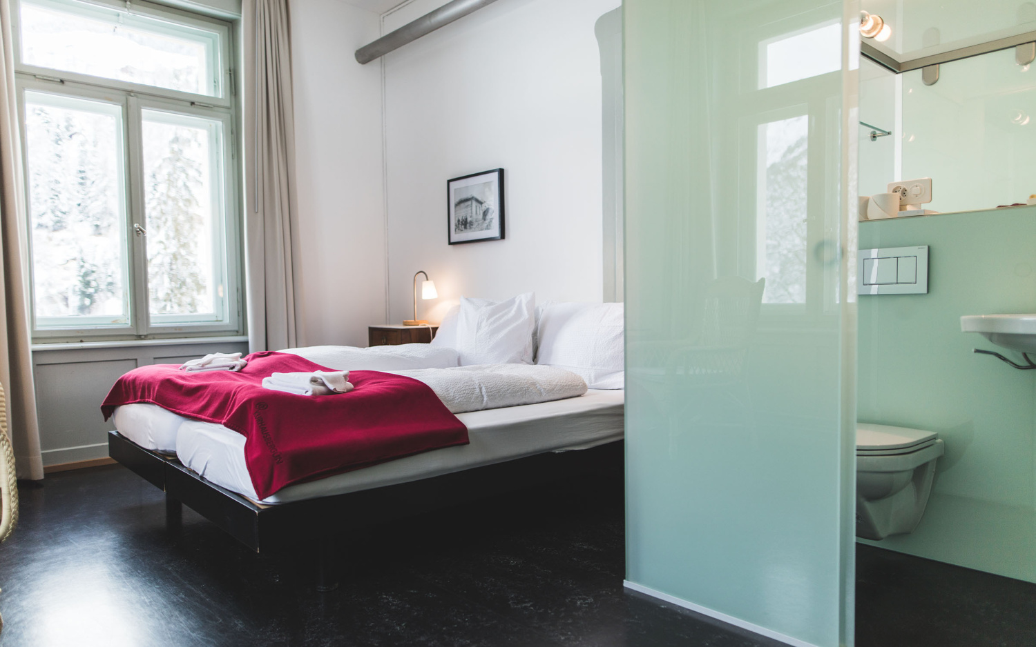 Zimmer kurhaus berguen swiss historic hotels 01