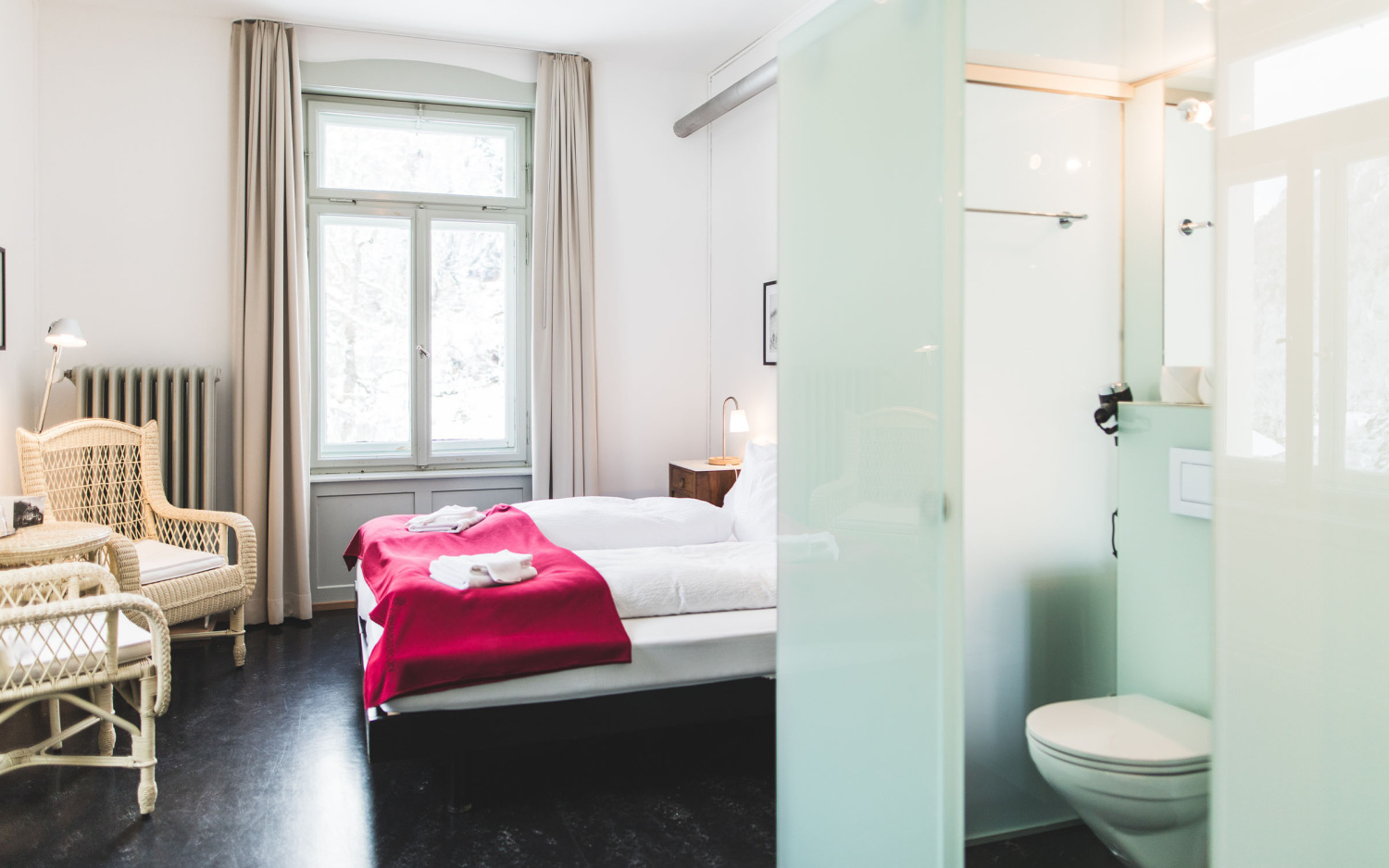 Zimmer kurhaus berguen swiss historic hotels 03