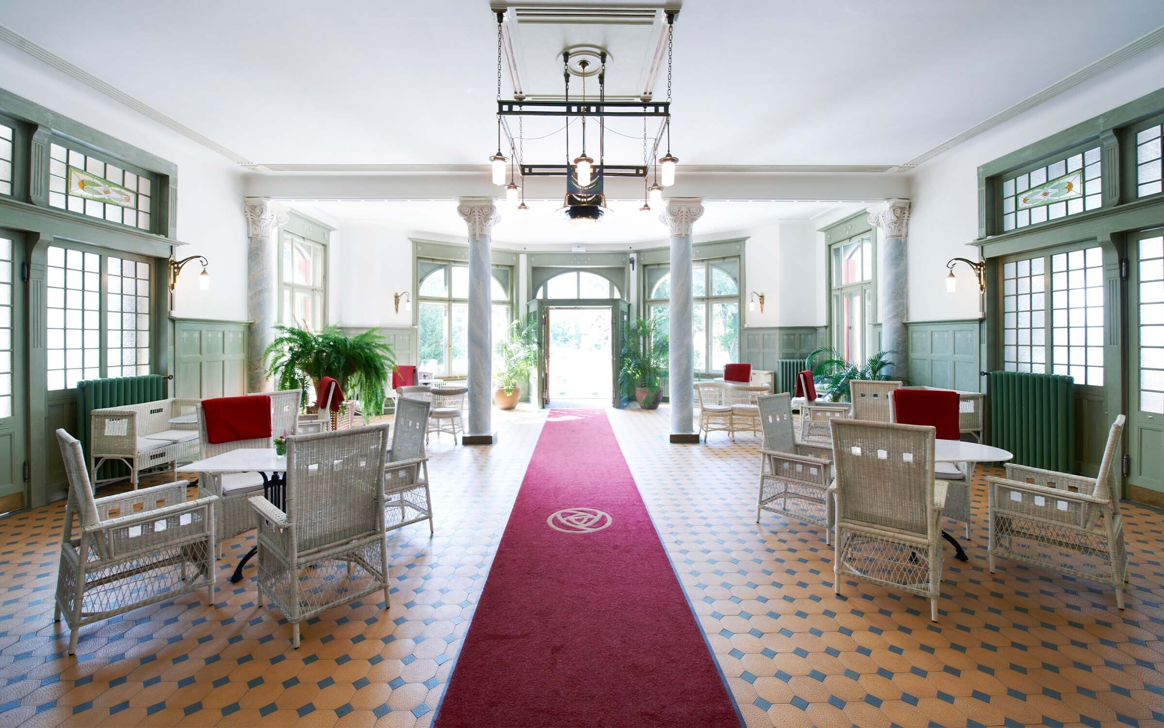 Portrait kurhaus berguen swiss historic hotels 06