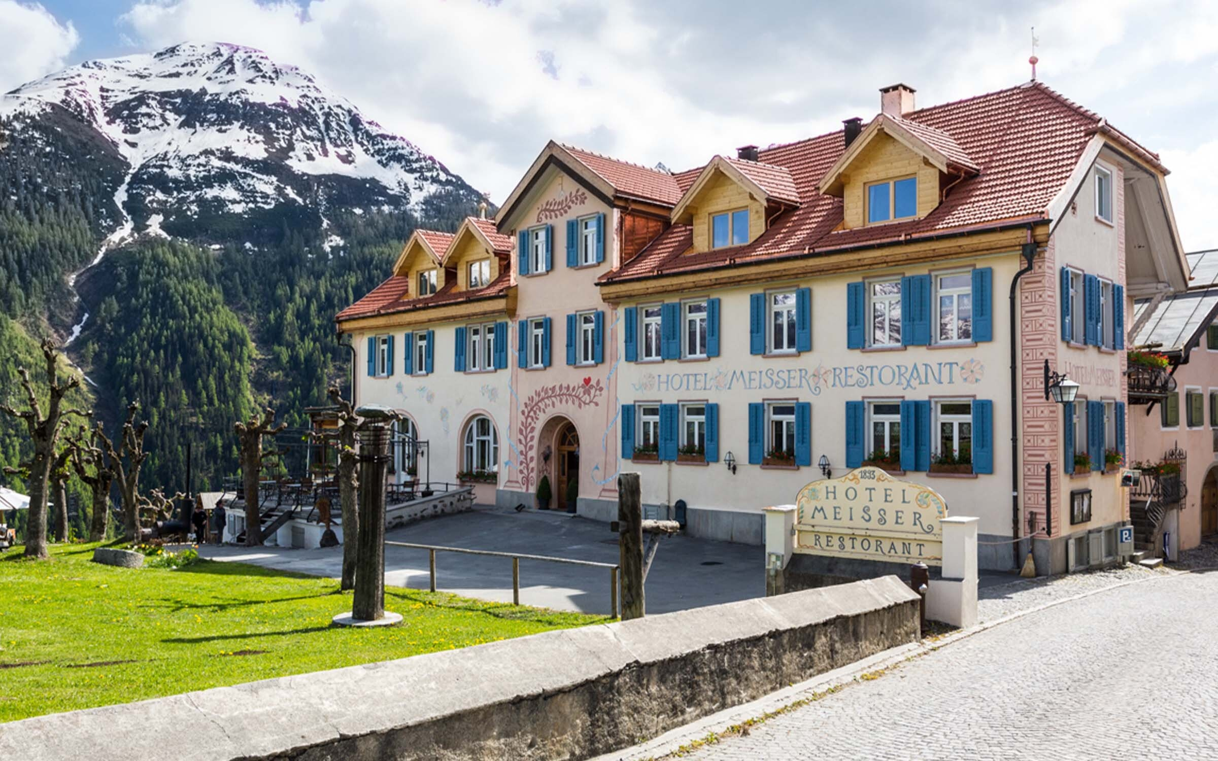 Portrait hotel meisser guarda swiss historic hotels 01